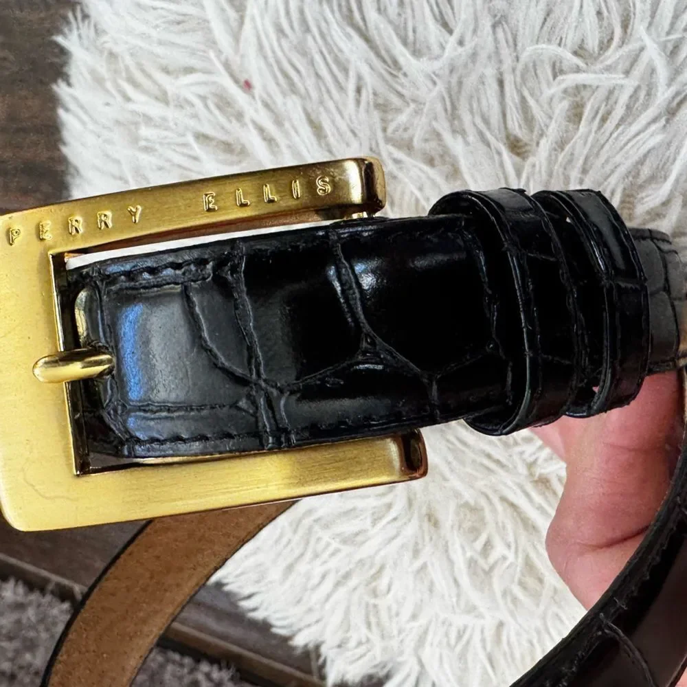 ⸻  🖤 Perry Ellis Black Italian Croco Belt – Size M 🐊 Gold Buckle Elegance